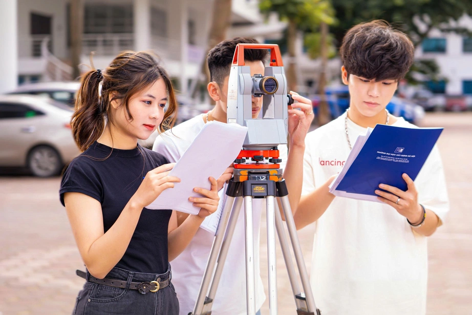 Lần đầu c&oacute; chuẩn chương tr&igrave;nh đ&agrave;o tạo đại học ng&agrave;nh đường sắt- Ảnh 1.