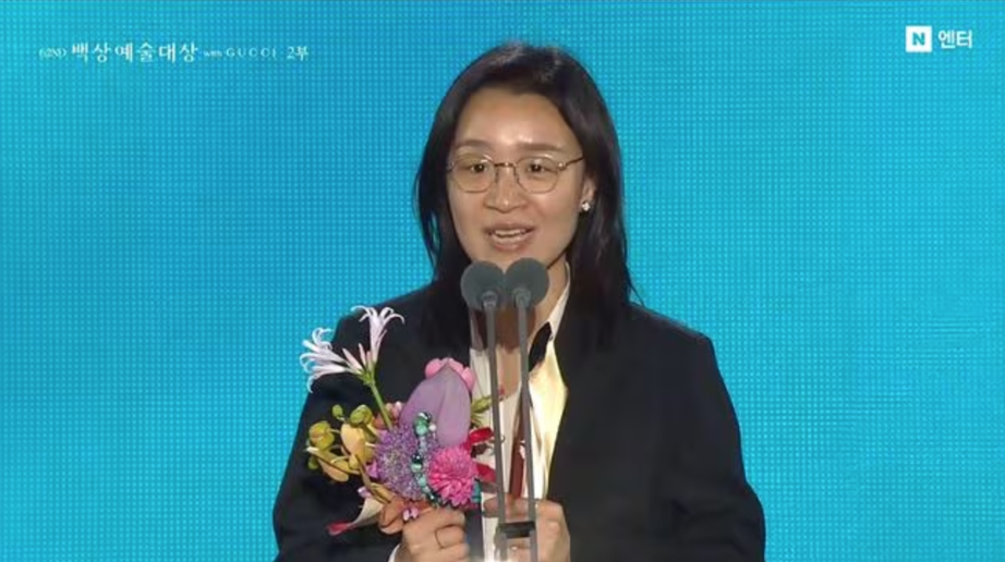 Phim g&acirc;y chấn động H&agrave;n Quốc "Dưới b&oacute;ng điện hạ" thắng lớn tại Lễ trao giải Baeksang 2026- Ảnh 3.