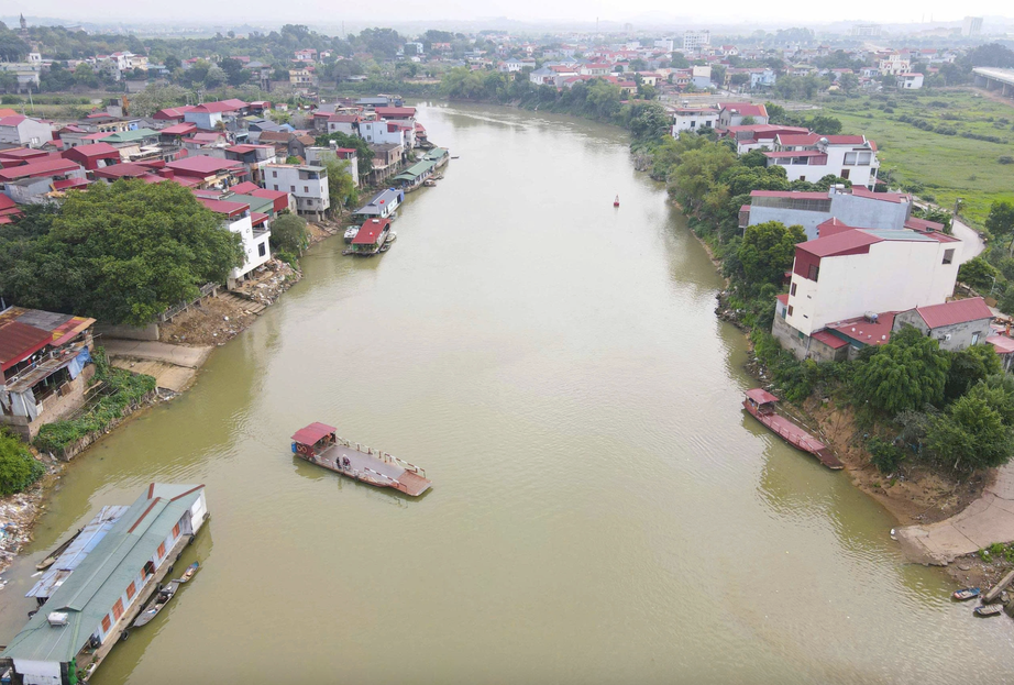 Chủ động ứng ph&oacute; mưa lũ, kh&ocirc;ng cấp ph&eacute;p cho phương tiện kh&ocirc;ng đảm bảo an to&agrave;n - Ảnh 1.