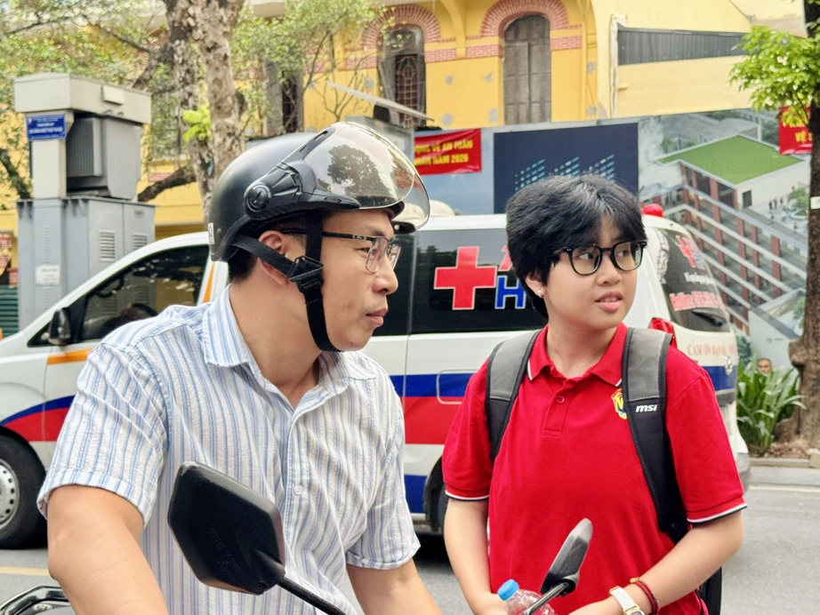 Hơn 1,2 triệu th&iacute; sinh l&agrave;m b&agrave;i thi Ngữ văn tốt nghiệp THPT 2026- Ảnh 3.