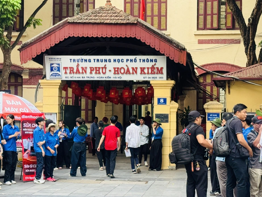 Hơn 1,2 triệu th&iacute; sinh l&agrave;m b&agrave;i thi Ngữ văn tốt nghiệp THPT 2026- Ảnh 5.