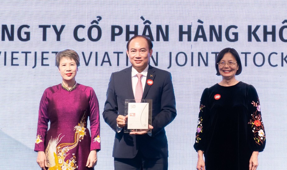Vietjet lần thứ ba v&agrave;o Top 50 Doanh nghiệp ph&aacute;t triển bền vững ti&ecirc;u biểu Việt Nam - Ảnh 1.