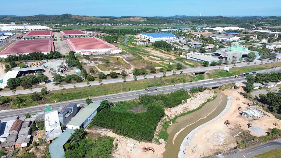 Quảng Ng&atilde;i chi h&agrave;ng chục tỷ đồng nạo v&eacute;t, x&acirc;y k&ecirc;nh chống ngập c&aacute;c khu c&ocirc;ng nghiệp - Ảnh 5.