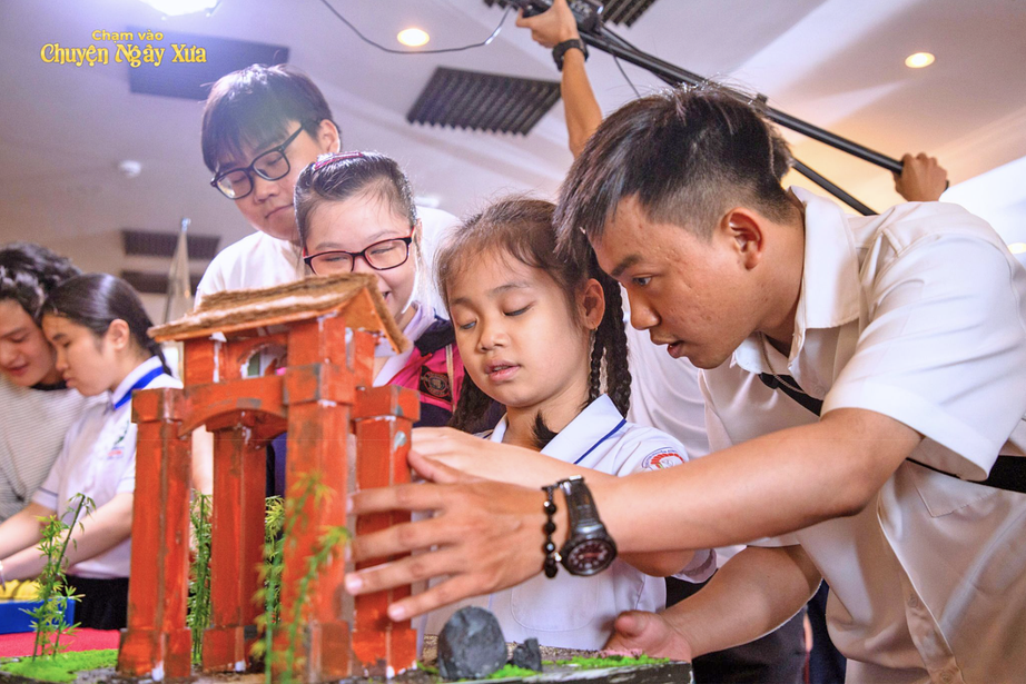 Khi nghề b&aacute;o buộc th&iacute;ch nghi với - Ảnh 2.