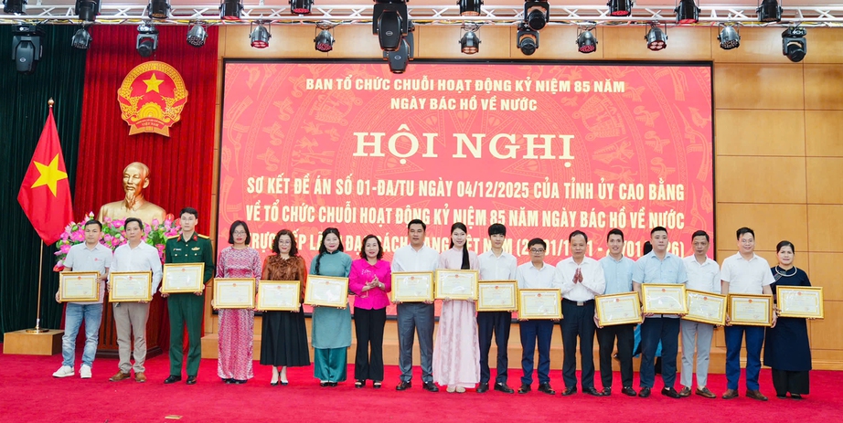 Ph&oacute;ng vi&ecirc;n thường tr&uacute; &ldquo;ăn đường, ngủ n&uacute;i&rdquo; t&aacute;c nghiệp&hellip; - Ảnh 3.