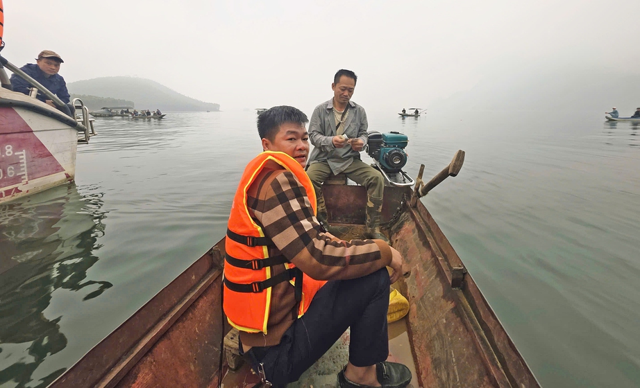 Ph&oacute;ng vi&ecirc;n thường tr&uacute; &ldquo;ăn đường, ngủ n&uacute;i&rdquo; t&aacute;c nghiệp&hellip; - Ảnh 1.