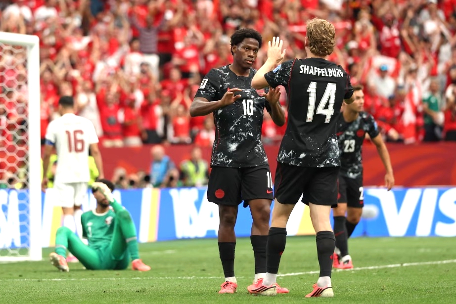 Canada v&ugrave;i dập Qatar 6 - 0 tại World Cup 2026 , Jonathan David tỏa s&aacute;ng - Ảnh 2.