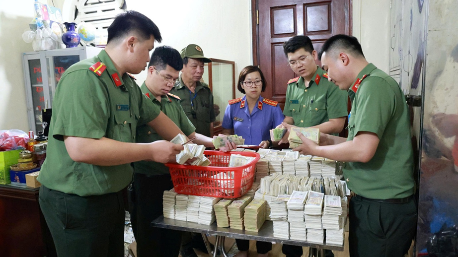 Biển thủ số tiền c&ocirc;ng đức lớn tại đền Kỳ C&ugrave;ng, 3 người ở Lạng Sơn bị khởi tố- Ảnh 1.