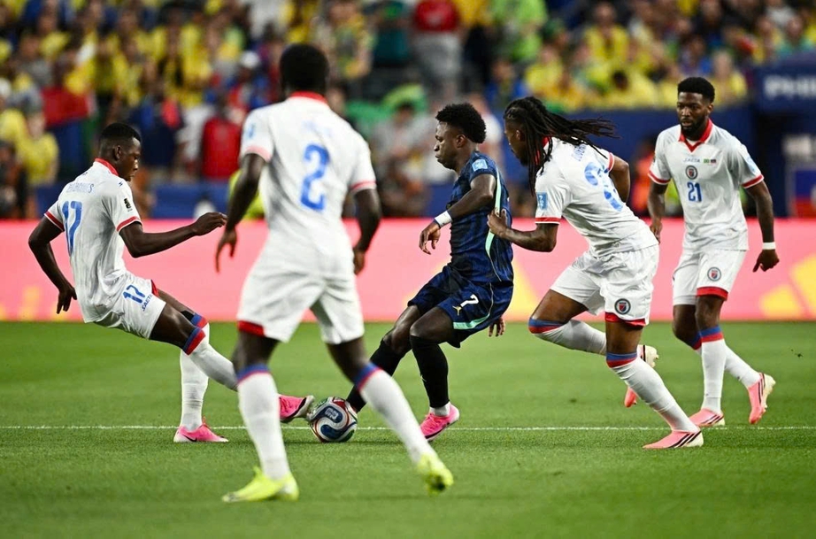 Vinicius tỏa s&aacute;ng gi&uacute;p Brazil thắng Haiti 3 - 0 tại World Cup 2026 - Ảnh 2.