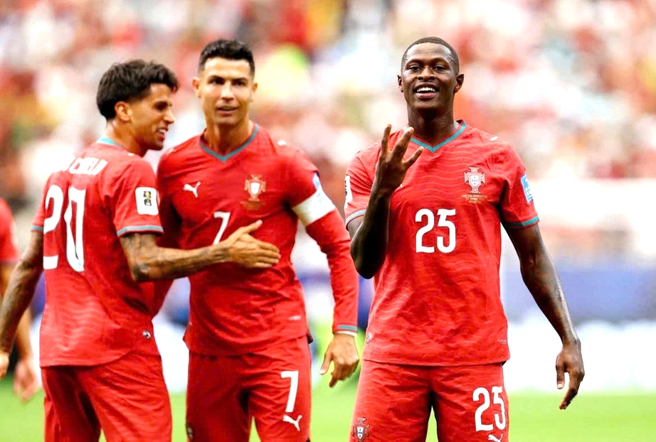 Ronaldo tỏa sáng , Bồ Đào Nha hủy diệt Uzbekistan 5 - 0 tại World Cup 2026 - Ảnh 2. Ronaldo tỏa sáng , Bồ Đào Nha hủy diệt Uzbekistan 5 - 0 tại World Cup 2026 - Ảnh 2.