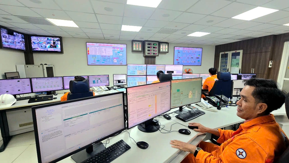 Tiêu thụ điện lập kỷ lục mới, huy động tối đa các nguồn điện hiện có - Ảnh 1.