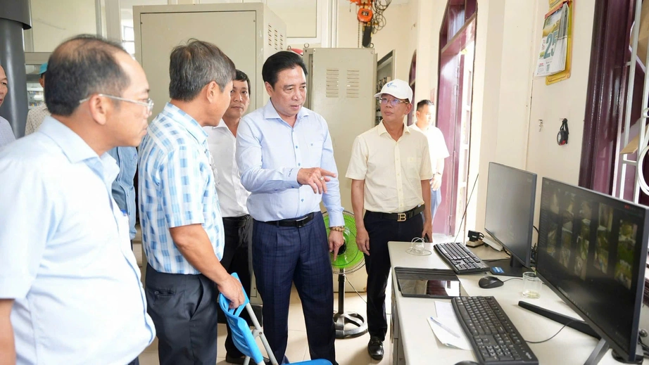 Huế: Thi c&ocirc;ng khẩn cấp trạm bơm cấp nước s&aacute;ch cho người d&acirc;n ở Ch&acirc;n M&acirc;y - Lăng C&ocirc; - Ảnh 1.