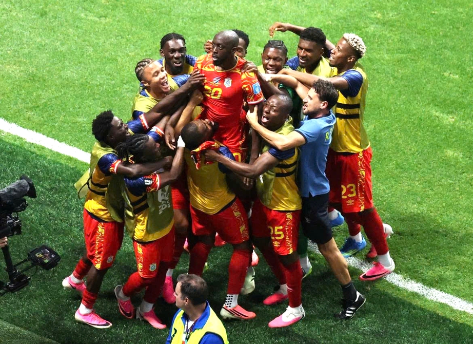 CHDC Congo lội ngược d&ograve;ng thắng Uzbekistan 3 - 1 , gi&agrave;nh v&eacute; World Cup 2026 - Ảnh 2.