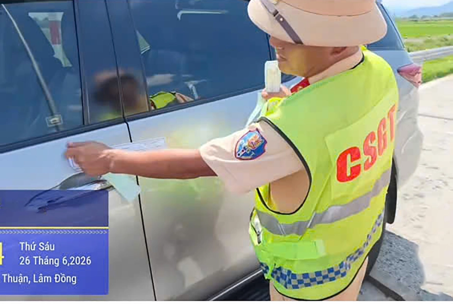 Xử phạt 55 triệu đồng t&agrave;i xế chạy qu&aacute; tốc độ, kh&ocirc;ng c&oacute; giấy ph&eacute;p l&aacute;i xe tr&ecirc;n cao tốc - Ảnh 1.