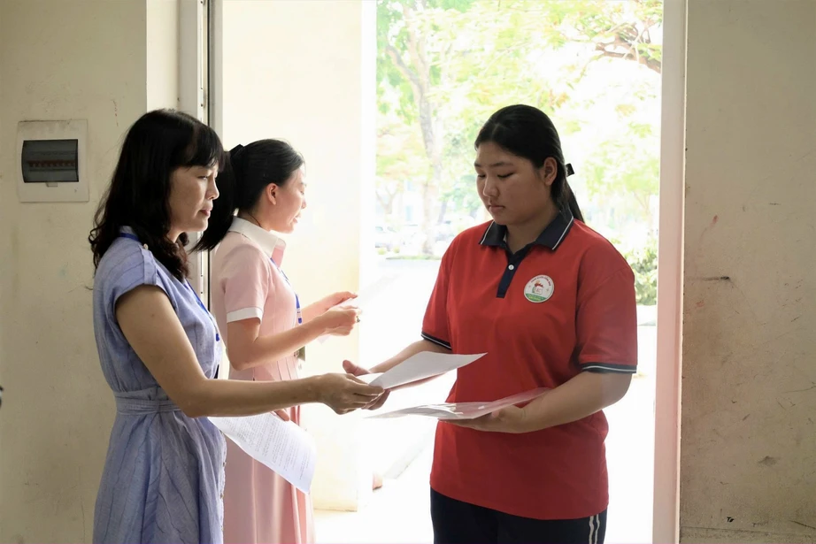 Hơn 124.000 b&agrave;i thi lớp 10 H&agrave; Nội bước v&agrave;o giai đoạn ph&uacute;c khảo - Ảnh 1.