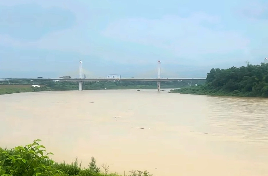 Tuy&ecirc;n Quang cảnh b&aacute;o nước lũ tr&ecirc;n s&ocirc;ng G&acirc;m: Nguy cơ ngập lụt cục bộ 2026 - Ảnh 1.