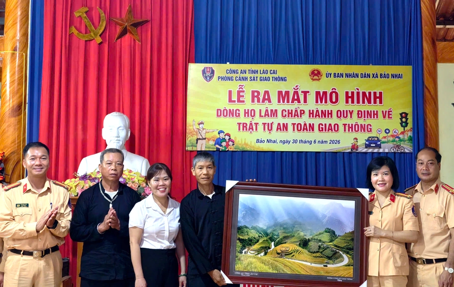 D&ograve;ng họ L&acirc;m chấp h&agrave;nh quy định an to&agrave;n giao th&ocirc;ng tại L&agrave;o Cai năm 2026 - Ảnh 1.