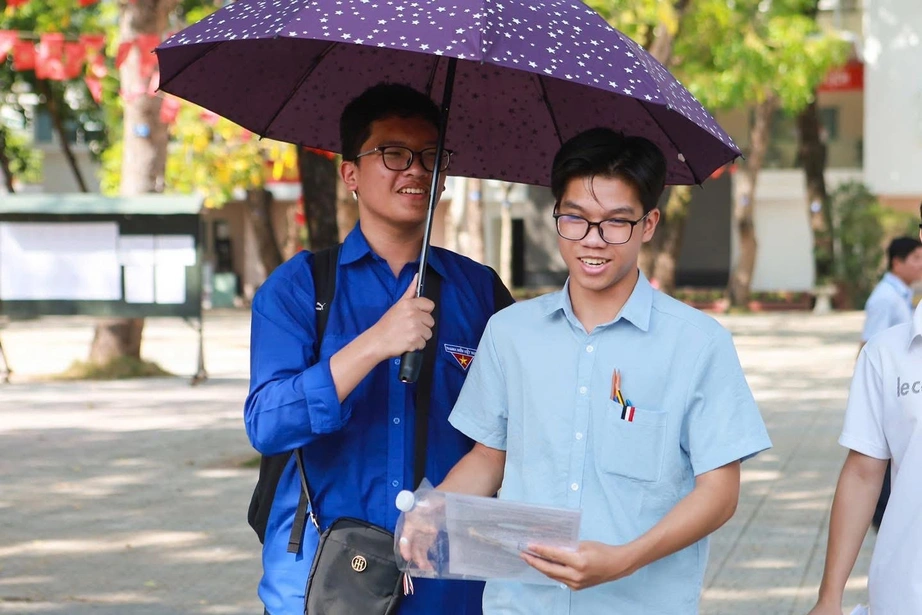 Sau khi biết điểm thi tốt nghiệp THPT 2026, th&iacute; sinh cần l&agrave;m g&igrave;?  - Ảnh 1.