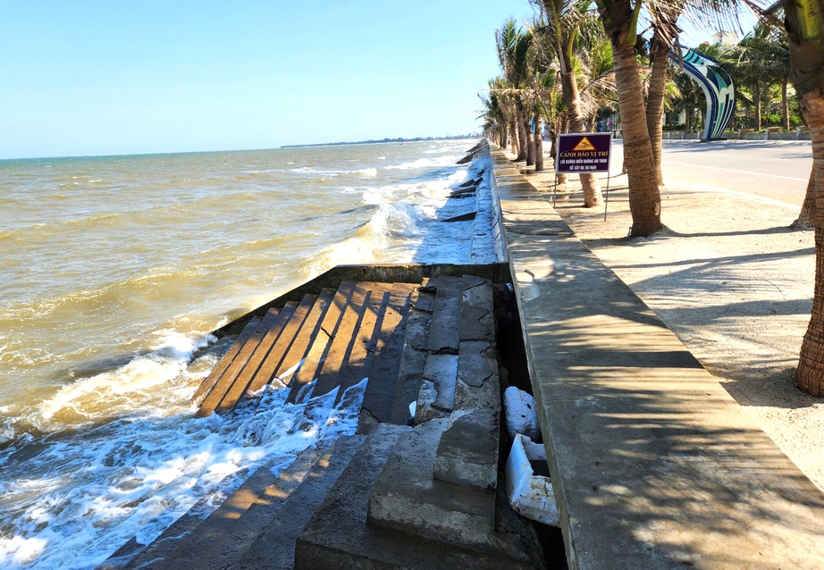 Thanh H&oacute;a đẩy nhanh khắc phục bờ k&egrave; biển Hải Tiến trước m&ugrave;a mưa b&atilde;o- Ảnh 1.