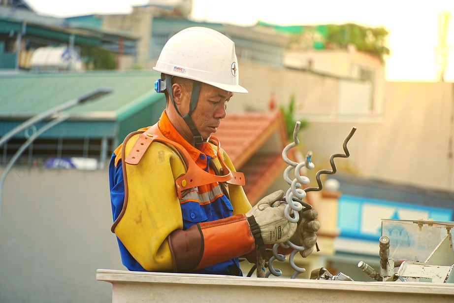 C&acirc;u chuyện mu&ocirc;n thủa của ho&aacute; đơn tiền điện l&uacute;c v&agrave;o h&egrave;, c&aacute;ch n&agrave;o giảm &aacute;p lực chi ti&ecirc;u?- Ảnh 1.