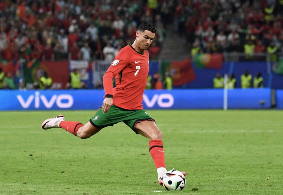 HLV Bồ Đ&agrave;o Nha tuy&ecirc;n bố kh&ocirc;ng trao đặc quyền cho Ronaldo tại World Cup 2026- Ảnh 1.
