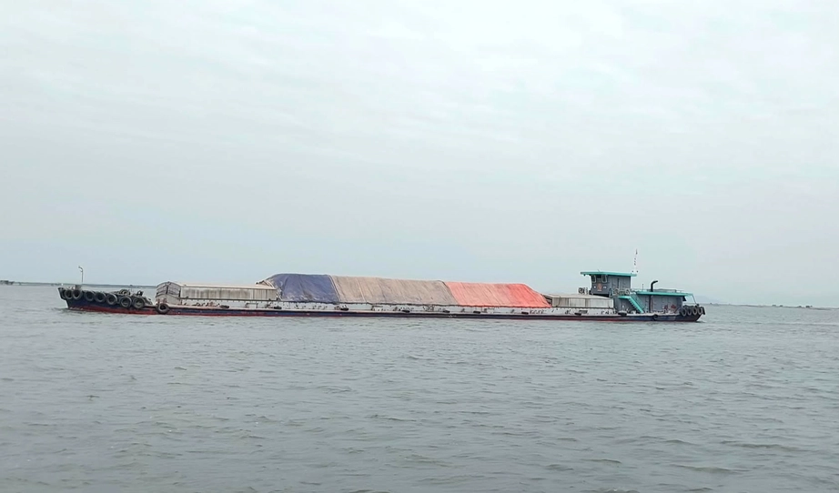 Tăng cường bảo đảm an to&agrave;n cho t&agrave;u thuyền tại Quảng Ninh khi gi&ocirc;ng, lốc bất thường- Ảnh 1.