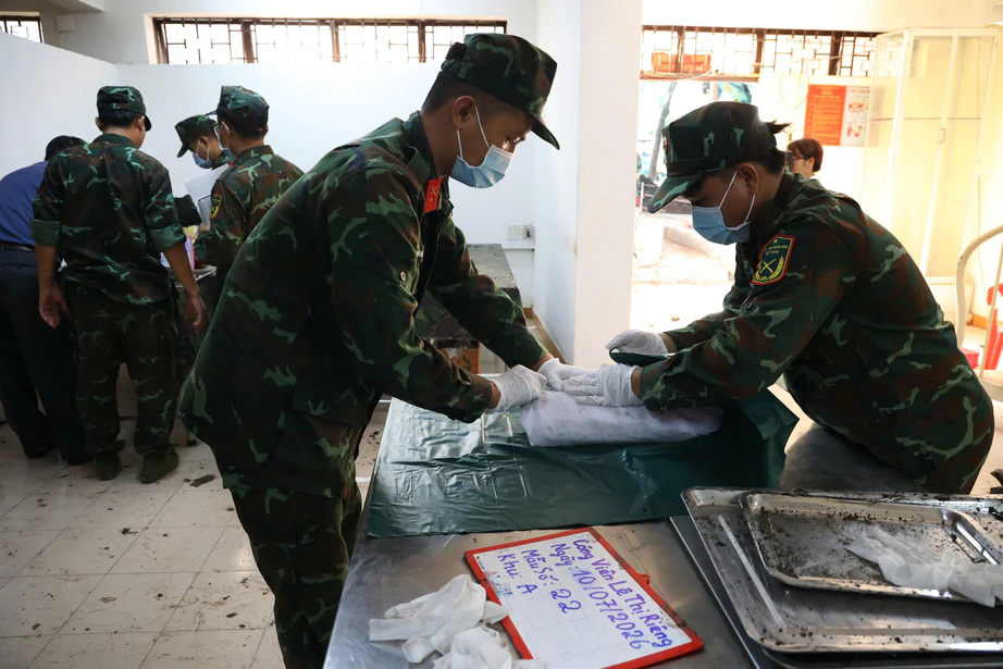 TP.HCM: Ph&aacute;t hiện th&ecirc;m 13 h&agrave;i cốt liệt sĩ, t&igrave;m thấy nhiều kỷ vật sau gần 60 năm - Ảnh 8.