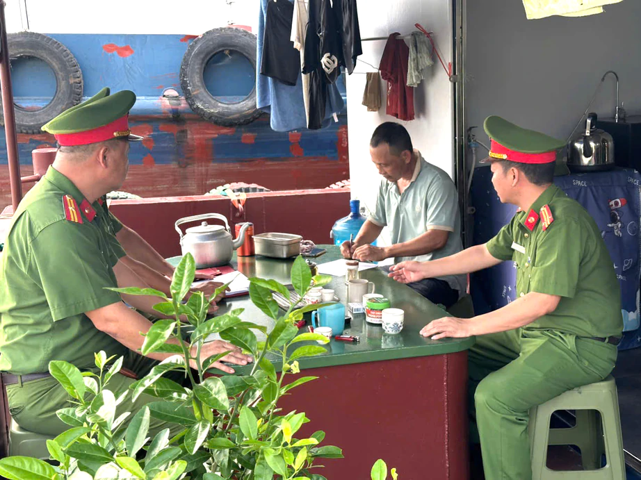 Ph&uacute; Thọ chủ động bảo đảm an to&agrave;n giao th&ocirc;ng đường thủy trong m&ugrave;a mưa lũ 2026 - Ảnh 2.