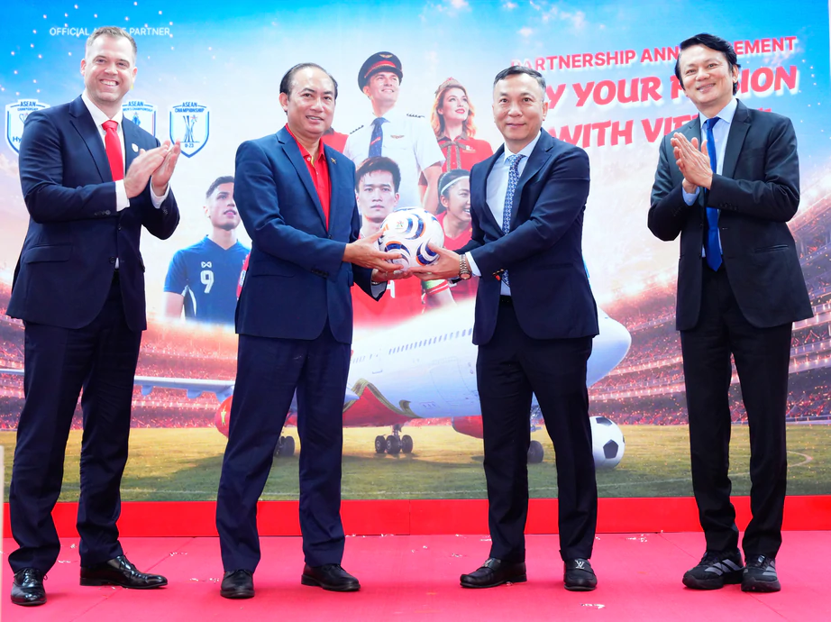 Vietjet và Ngân hàng số Vikki trở thành đơn vị đồng hành cùng ASEAN United FC - Ảnh 2.