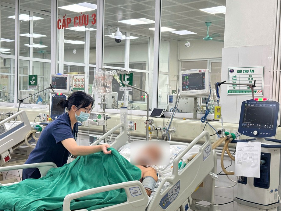 Người đàn ông phù não nguy kịch sau 2 ngày ăn tiết canh - Ảnh 1.