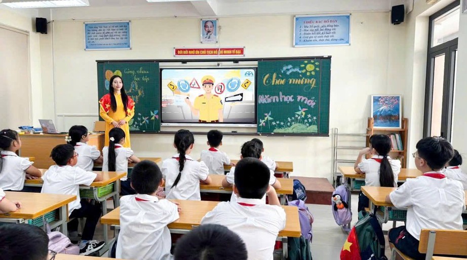 Gi&aacute;o vi&ecirc;n, giảng vi&ecirc;n sau nghỉ hưu được "mở cửa" trở lại trường học - Ảnh 1.