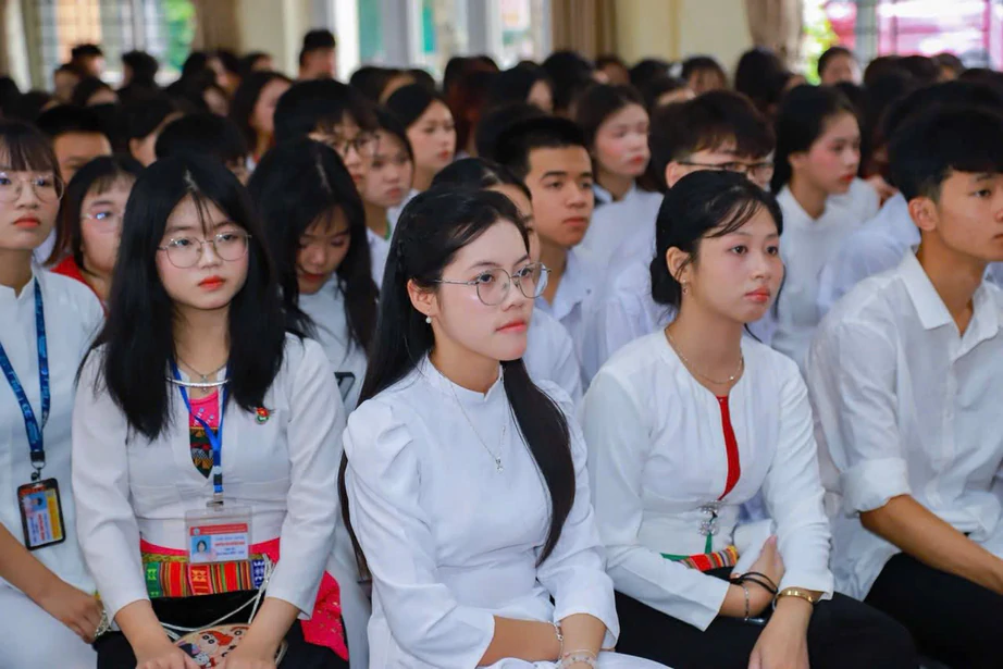 Đề xuất mở rộng chính sách ưu tiên cho người học dân tộc thiểu số rất ít người - Ảnh 1.