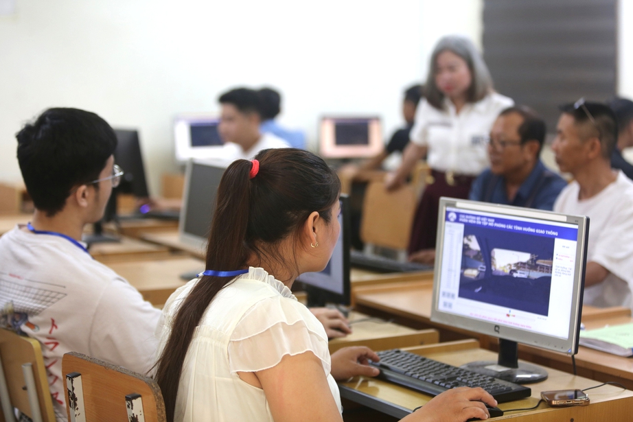 Thanh H&oacute;a: Th&iacute; sinh giảm &aacute;p lực sau khi bỏ b&agrave;i thi m&ocirc; phỏng tr&ecirc;n m&aacute;y t&iacute;nh - Ảnh 1.