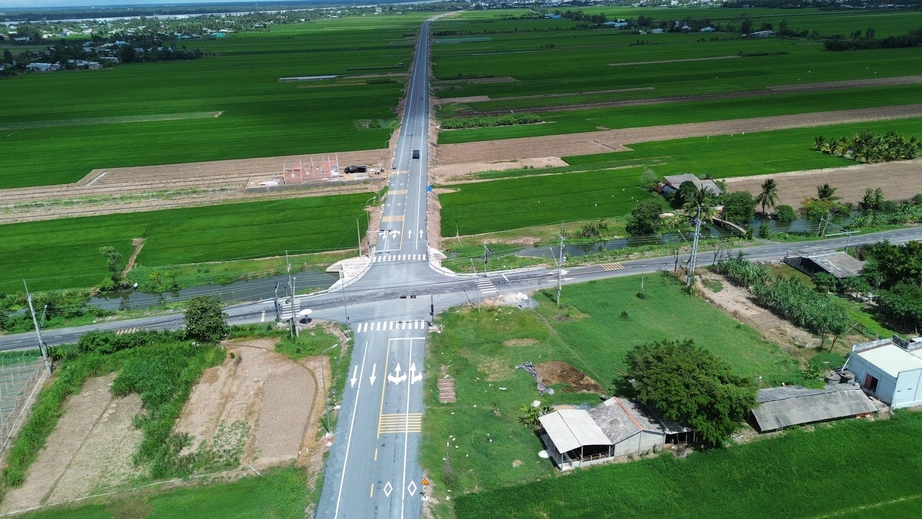 To&agrave;n cảnh đường ven s&ocirc;ng Tiền ở Đồng Th&aacute;p trước ng&agrave;y th&ocirc;ng xe - Ảnh 4.