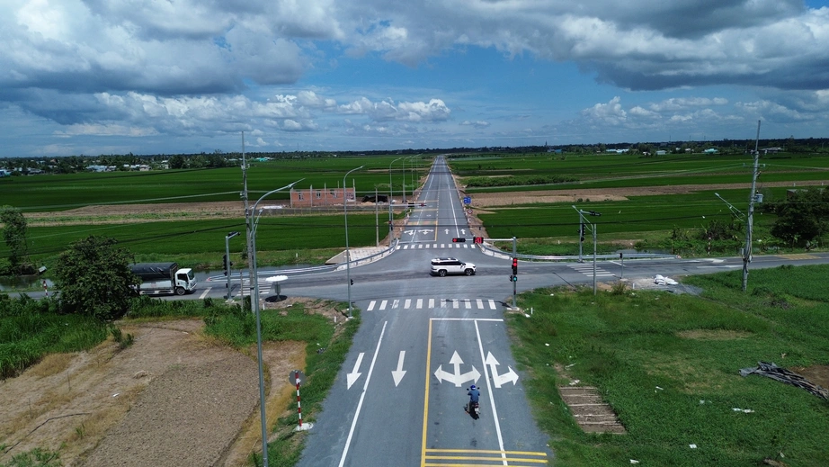 To&agrave;n cảnh đường ven s&ocirc;ng Tiền ở Đồng Th&aacute;p trước ng&agrave;y th&ocirc;ng xe - Ảnh 5.