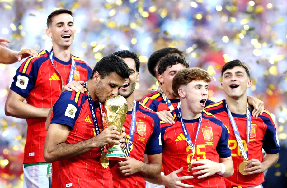 Vượt mặt Messi, Rodri giành Quả bóng vàng World Cup 2026 - Ảnh 2.