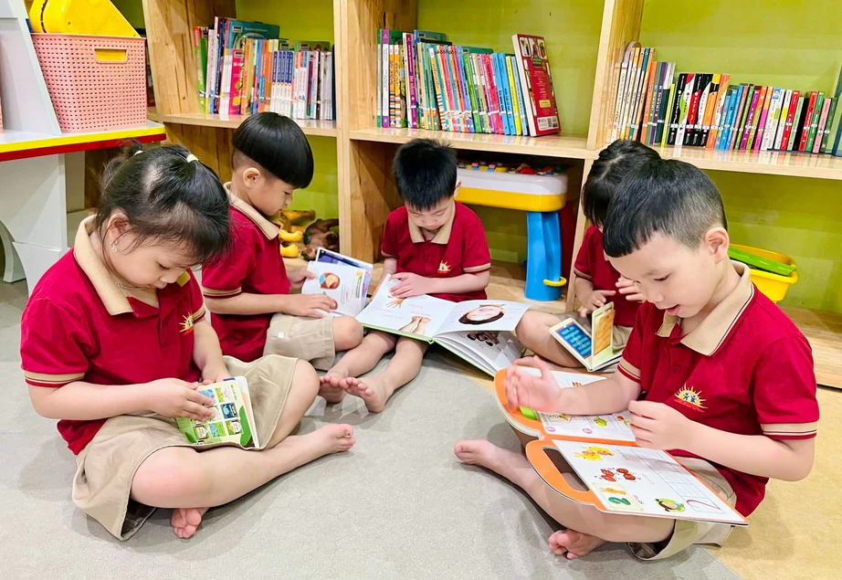 Học sinh cả nước sẽ c&oacute; đủ s&aacute;ch gi&aacute;o khoa trước ng&agrave;y 15/8 - Ảnh 1.