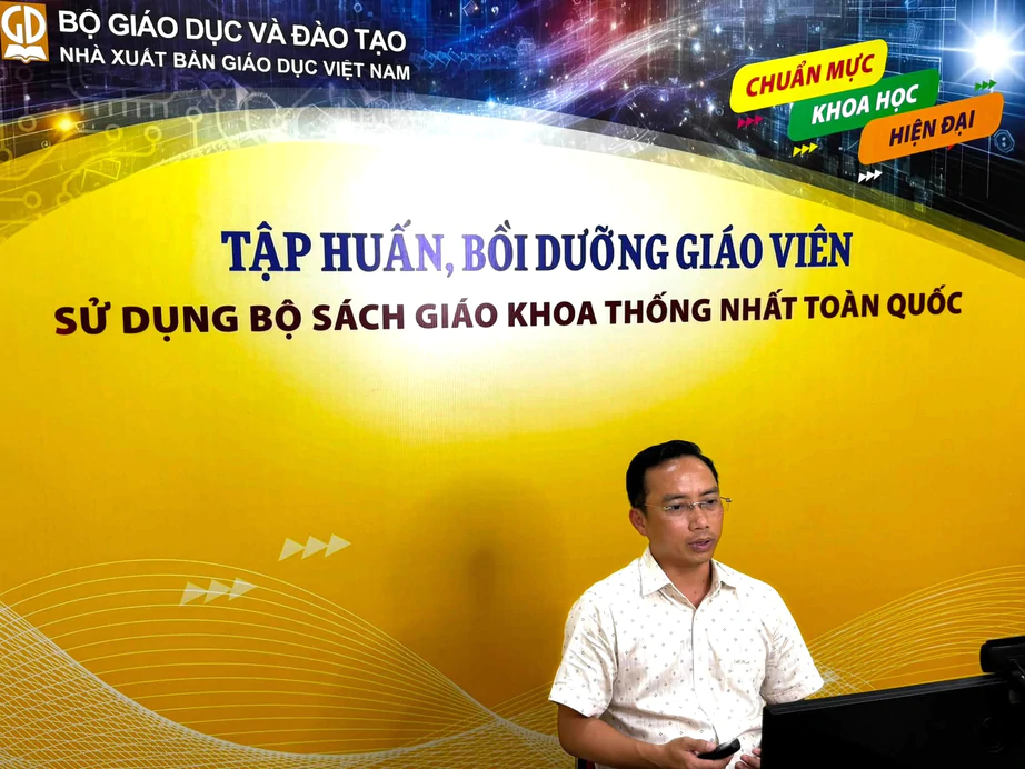 Giáo viên cả nước hoàn thành tập huấn sử dụng bộ sách giáo khoa mới - Ảnh 1.
