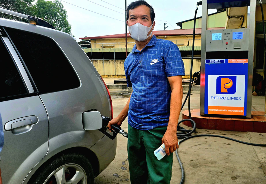 C&acirc;y xăng k&ecirc;u kh&oacute; nhập dầu diesel, Bộ C&ocirc;ng thương r&agrave; so&aacute;t nguồn cung - Ảnh 2.