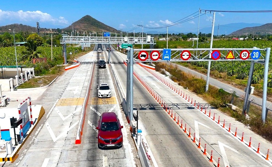 Thu hơn 1.600 tỷ đồng từ 10 dự &aacute;n cao tốc - Ảnh 1.