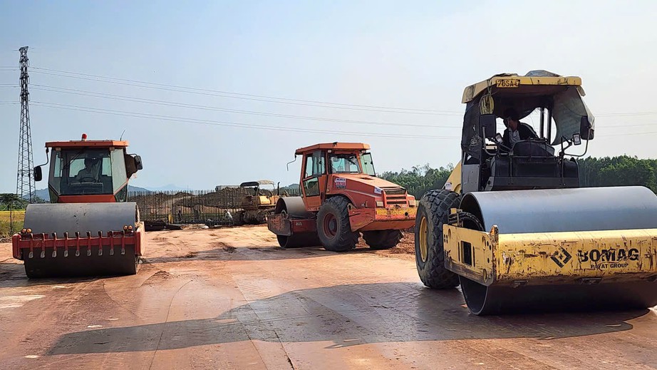 Quảng Ng&atilde;i: Khan hiếm vật liệu đầu v&agrave;o, c&aacute;c dự &aacute;n đầu tư c&ocirc;ng gặp kh&oacute; - Ảnh 2.