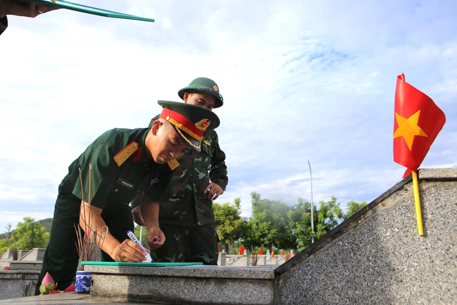 Đội nắng , dầm mưa t&igrave;m lại t&ecirc;n cho liệt sĩ hy sinh ở H&agrave; Tĩnh năm 2026 - Ảnh 3.