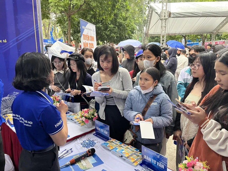 Trường Đại học Sư phạm H&agrave; Nội c&ocirc;ng bố điểm s&agrave;n x&eacute;t tuyển năm 2026 - Ảnh 1.