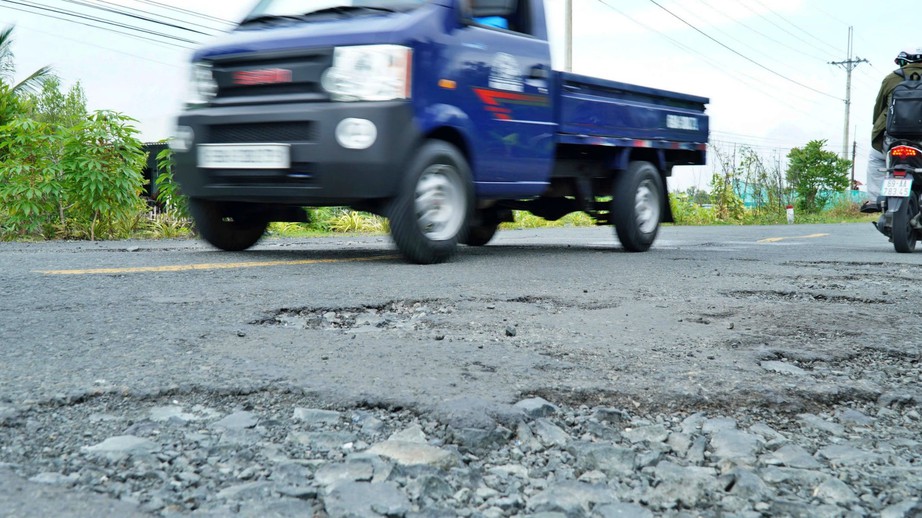 Tăng tốc sửa chữa mặt đường Quốc lộ 1 qua C&agrave; Mau - Ảnh 4.