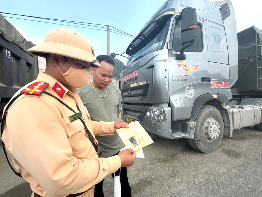 Phú Thọ xử lý xe tải chở đất gây mất an toàn giao thông năm 2026 - Ảnh 10.