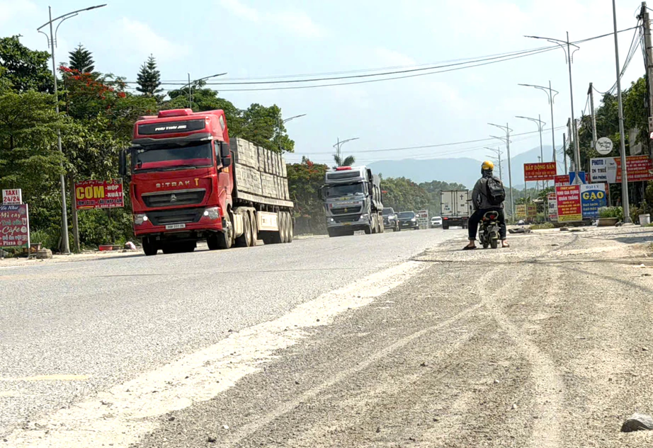 Phú Thọ xử lý xe tải chở đất gây mất an toàn giao thông năm 2026 - Ảnh 3.