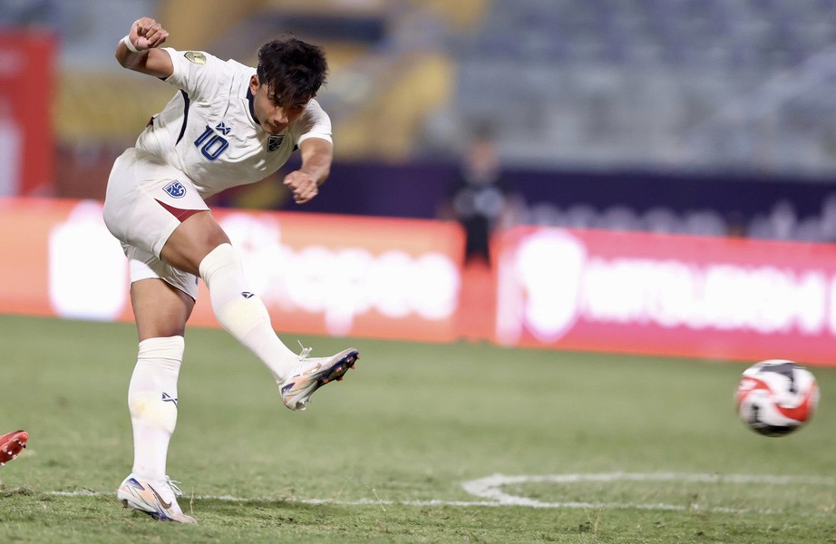 Đ&igrave;nh Bắc được so s&aacute;nh với thần đồng b&oacute;ng đ&aacute; Th&aacute;i Lan trước b&aacute;n kết AFF Cup 2026 - Ảnh 1.