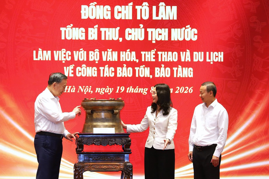 Bộ Văn hóa, Thể thao và Du lịch trao tặng quà đặc biệt tới Tổng Bí thư, Chủ tịch nước Tô Lâm - Ảnh 1.