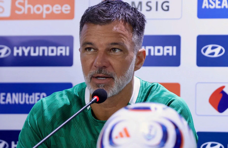 HLV Anthony Hudson thừa nhận tuyển Việt Nam được đ&aacute;nh gi&aacute; cao trước chung kết AFF Cup 2026 - Ảnh 1.