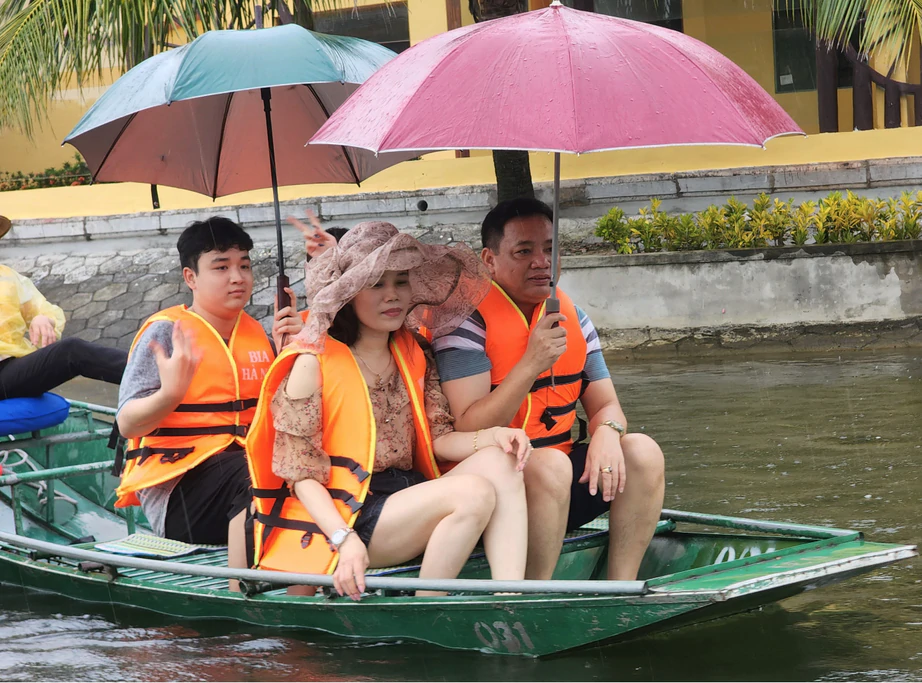 Bộ Văn hóa, Thể thao và Du lịch chỉ đạo tăng cường quản lý, bảo đảm an toàn cho khách du lịch - Ảnh 1.